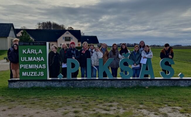 11. klases patriotiskās audzināšanas stunda Kārļa Ulmaņa piemiņas muzejā 