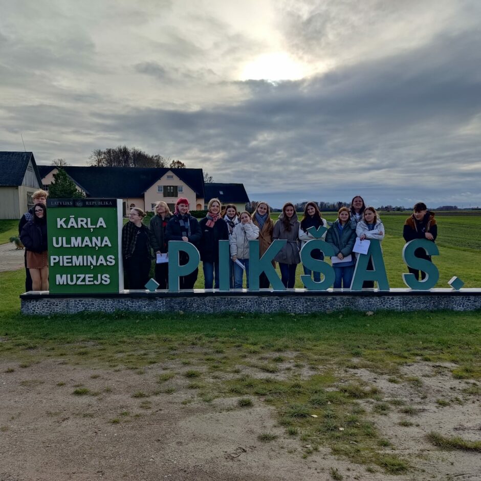 11. klases patriotiskās audzināšanas stunda Kārļa Ulmaņa piemiņas muzejā 