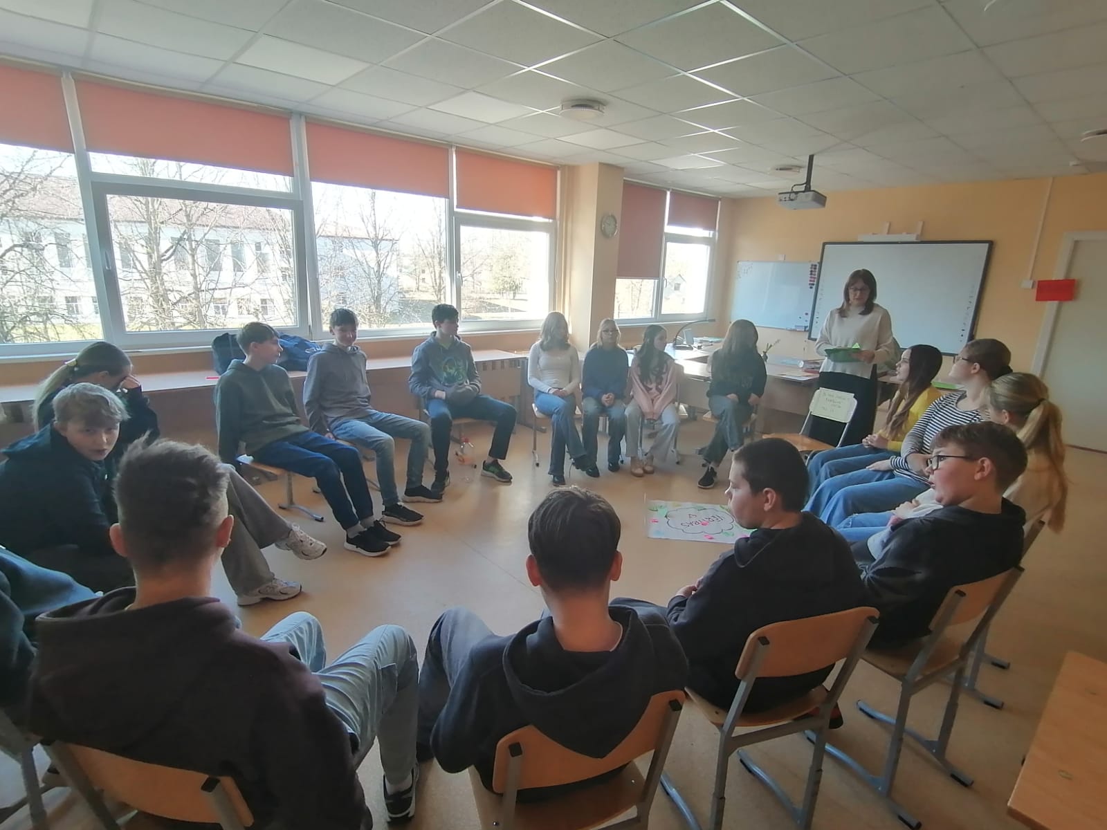 7. klašu skolēni nodarbībā “Vērtības kā dzīves pamatakmens”