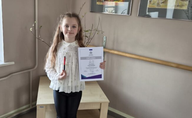 2.b klases skolniece Estere Leišauniece piedalījās Latvijas skolēnu skatuves runas konkursā