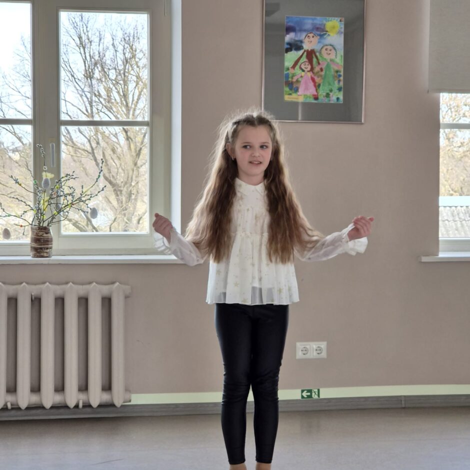 2.b klases skolniece Estere Leišauniece piedalījās Latvijas skolēnu skatuves runas konkursā