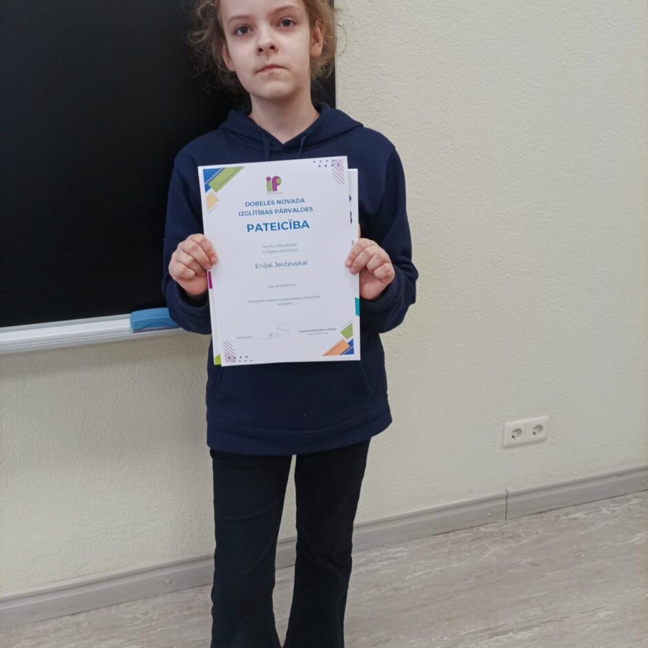 Dobeles novada Izglītības pārvaldes pateicības rakstu, kas adresēts Emīlijai Jerčevskai.