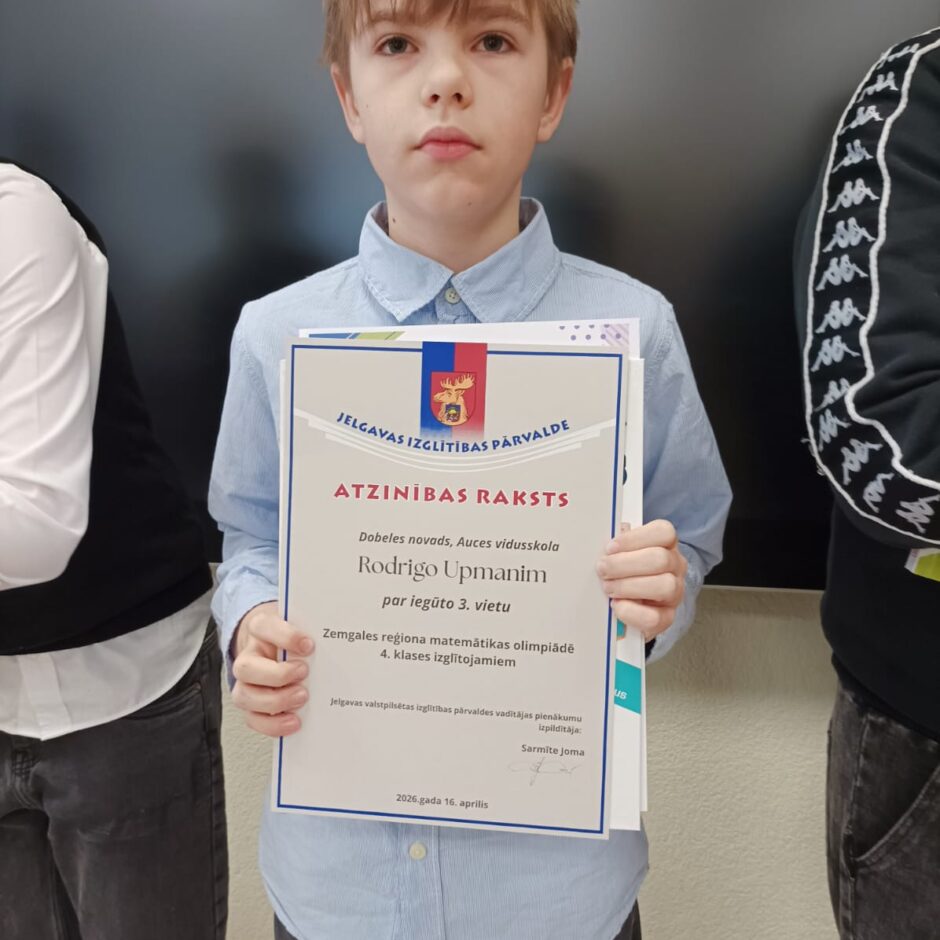 Jelgavas Izglītības pārvaldes atzinības rakstu, kas piešķirts Rodrigo Upmanim no Dobeles novada Auces vidusskolas par iegūto 3. vietu Zemgales reģiona matemātikas olimpiādē 4. klases izglītojamiem, datēts ar 2026. gada 16. aprīli.
