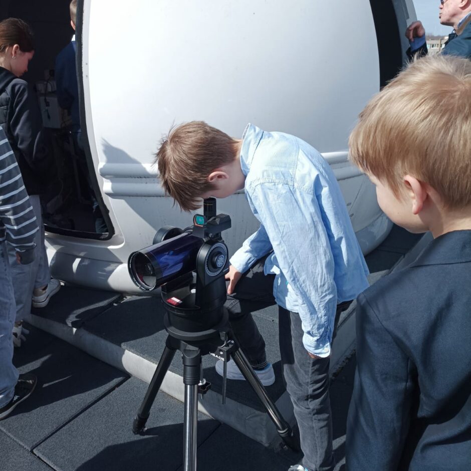 Rodrigo Upamnis piedalījās astronomijas nodarbībā