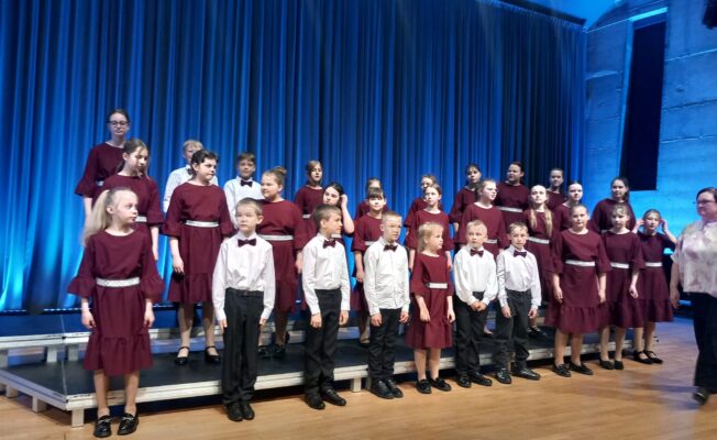 1.-4. klašu koru skate Dobeles novada izglītības iestāžu koru svētku 