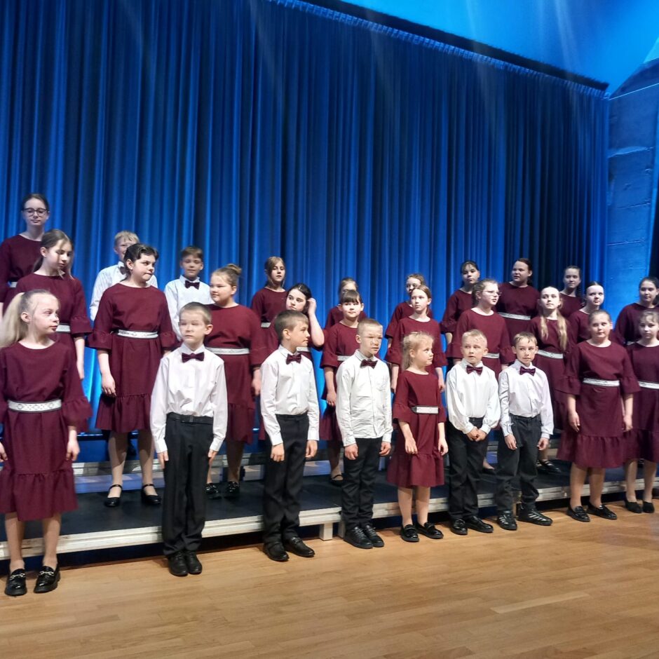 1.-4. klašu koru skate Dobeles novada izglītības iestāžu koru svētku 