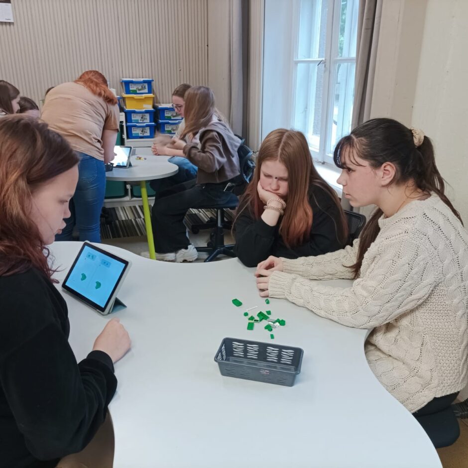 5.klases STEM programmas ietvaros apmeklēja nodarbību 