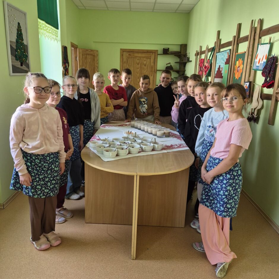 3A klase gatavo augļu kokteili un augļu salātus. Izdevās gardi!