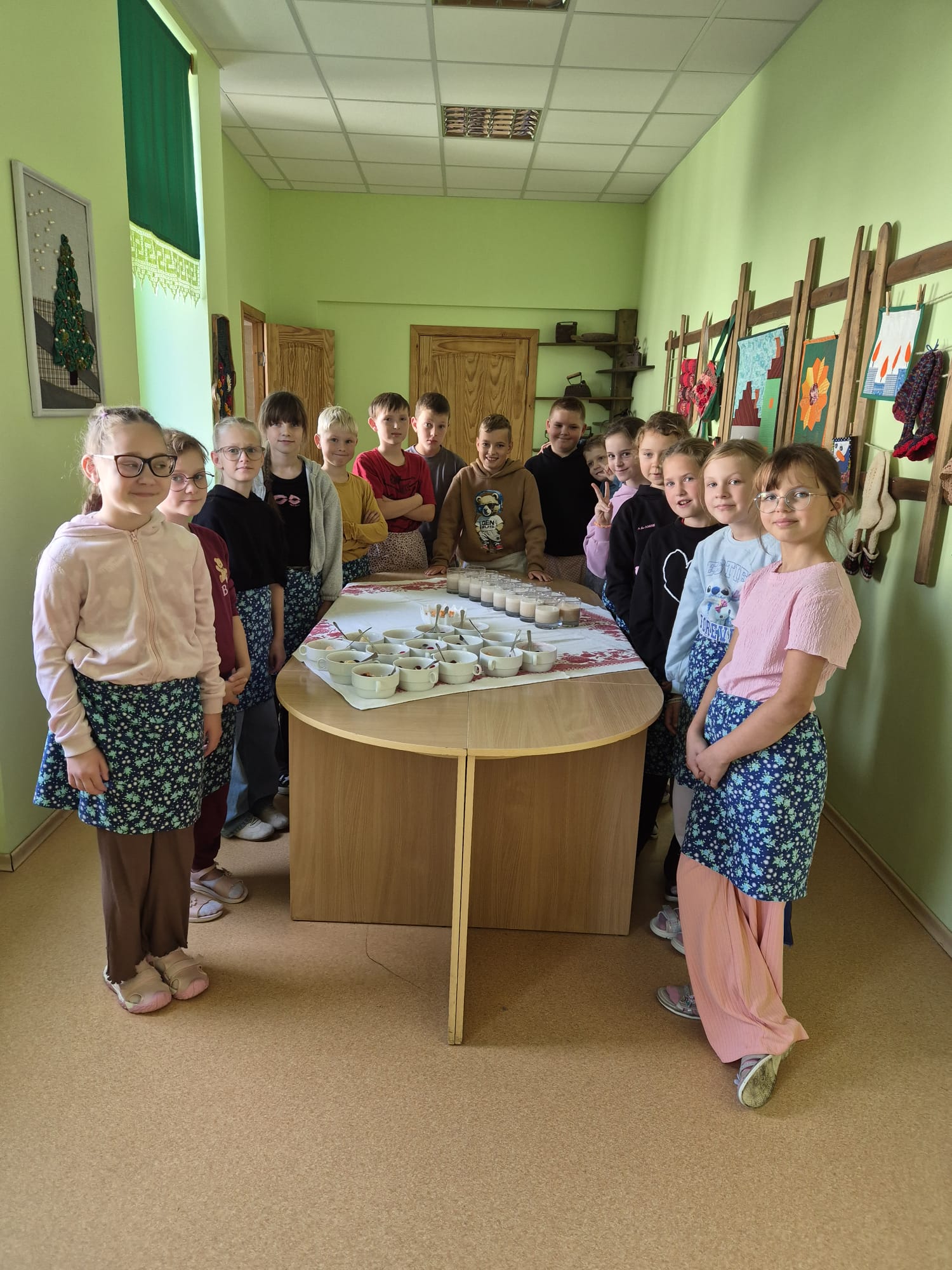 3A klase gatavo augļu kokteili un augļu salātus. Izdevās gardi!