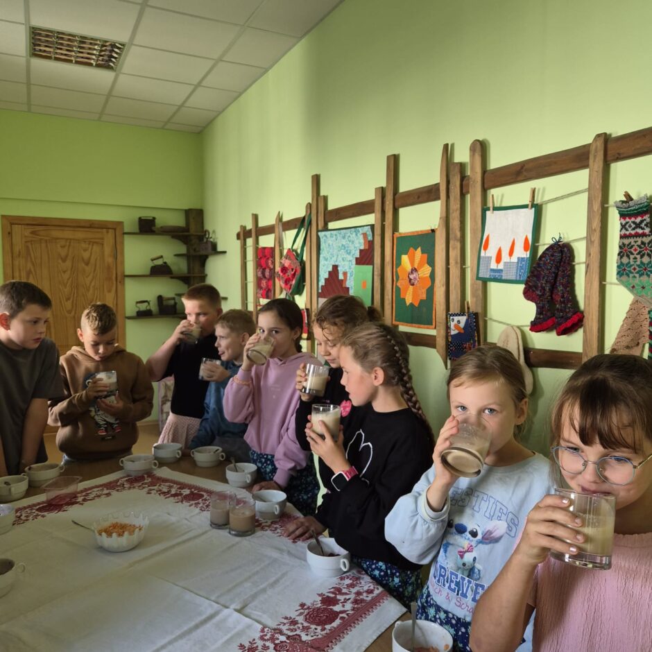 3A klase gatavo augļu kokteili un augļu salātus. Izdevās gardi!