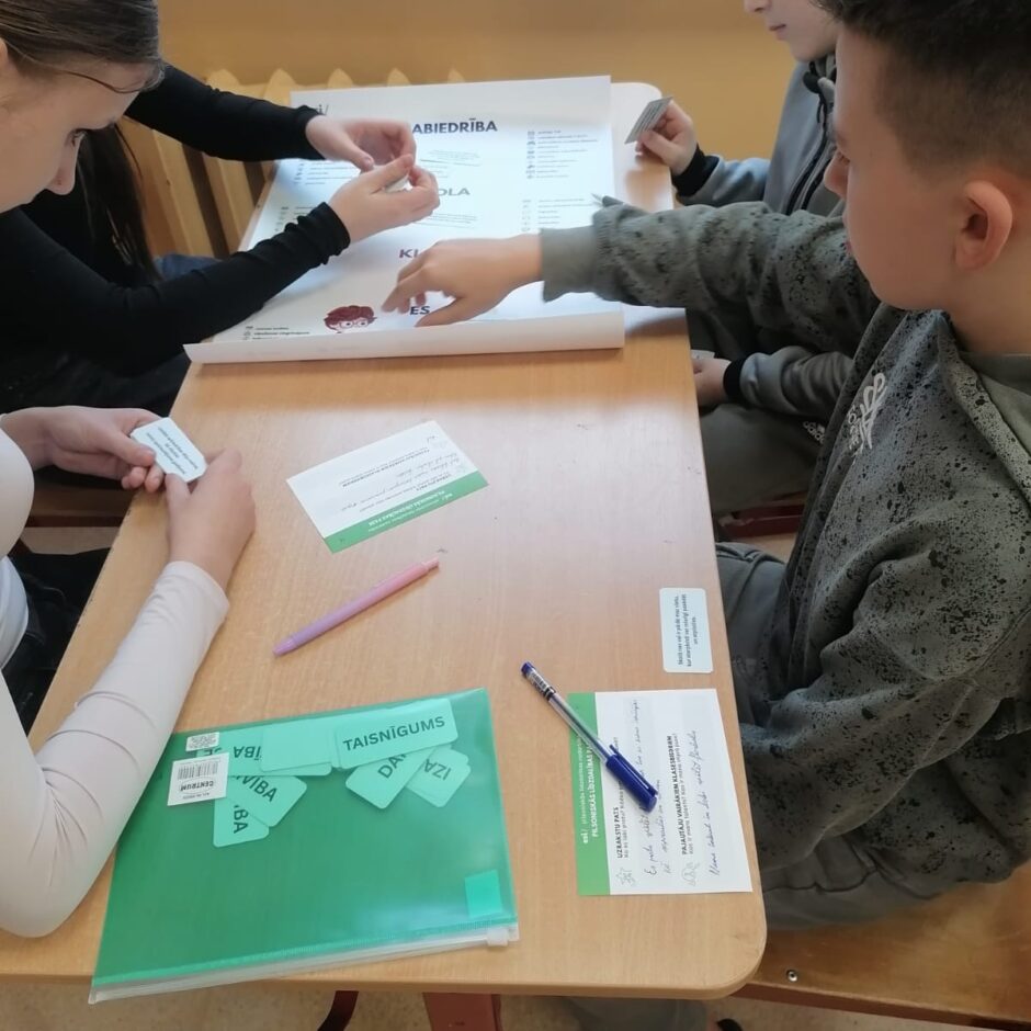 7.ab klases STEM nodarbība “Mans viedoklis - mana balss”
