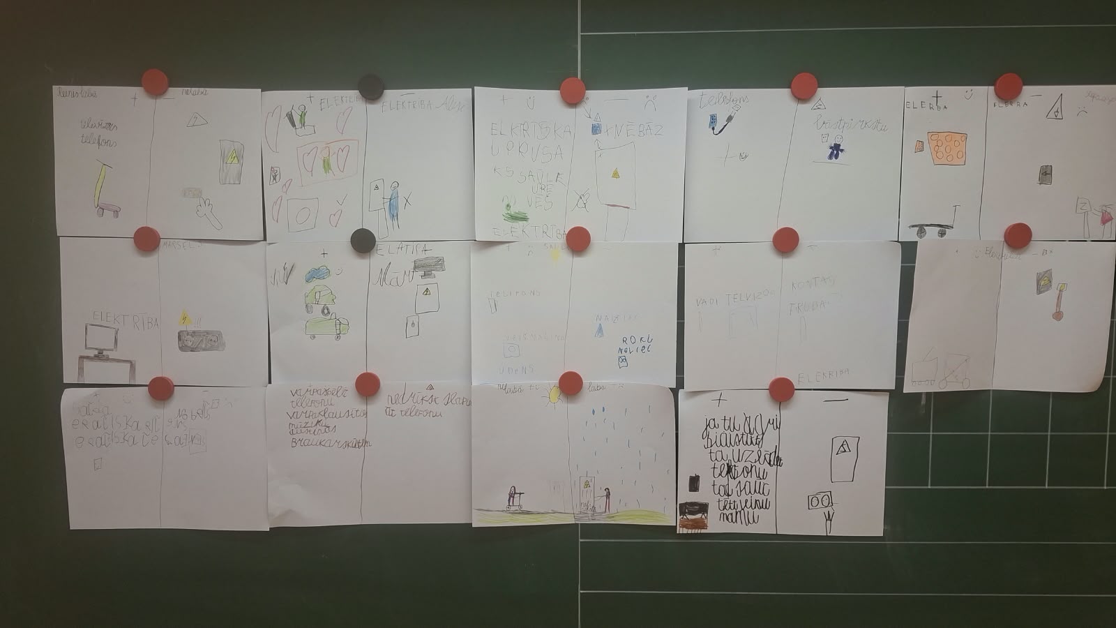 1.a klase kopā ar audzinātāju Unu Kiršteinu pēta elektroenerģijas noslēpumus un drošības noteikumus.