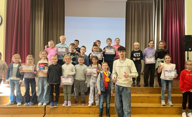 Iesēdies skolas solā